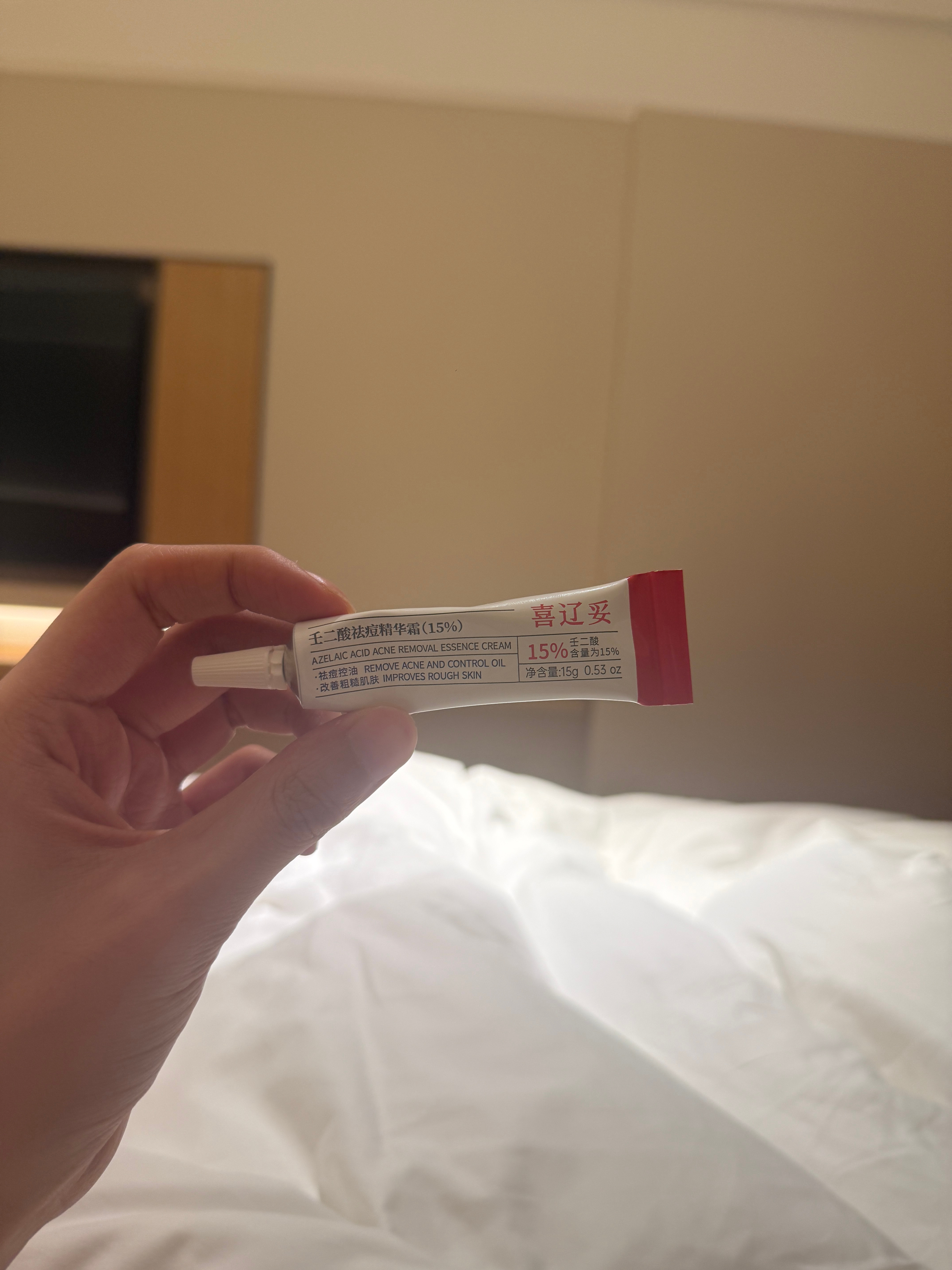 我靠好牛。。我昨天晚上脸上长了三个鼓起来的那种小疙瘩痘，因为后面有一日店长准备今