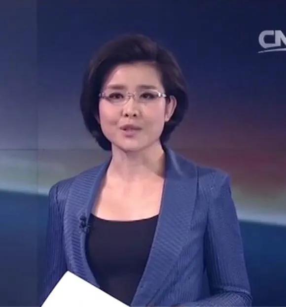 中国最漂亮的11位央视主持人：

1.龙洋：青春靓丽，主持风格活泼大气。
2.马