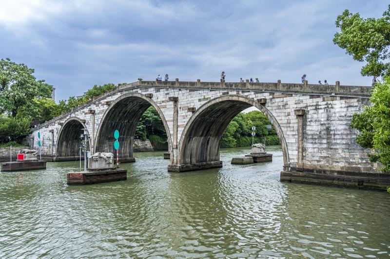 杭州大运河能成为重要地标，靠的是历史与现代的完美融合。
从历史看，它是京杭大运河