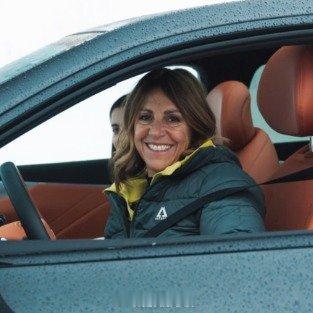 米兰冬奥大使被中国车圈粉了我觉得这很正常，因为现在越来越多的老外开始喜欢我们的国