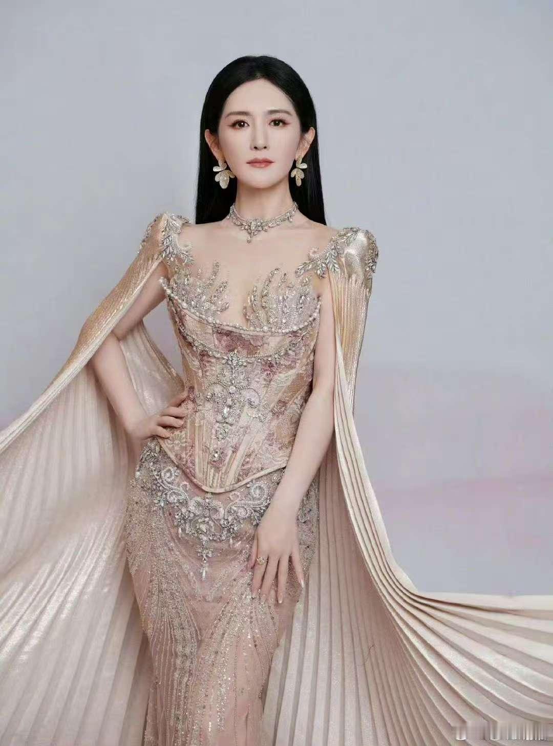 谢娜主持娜的vlog谢娜看来以后要多直播直播谢娜太宠粉了，粉丝想要 vlog 就