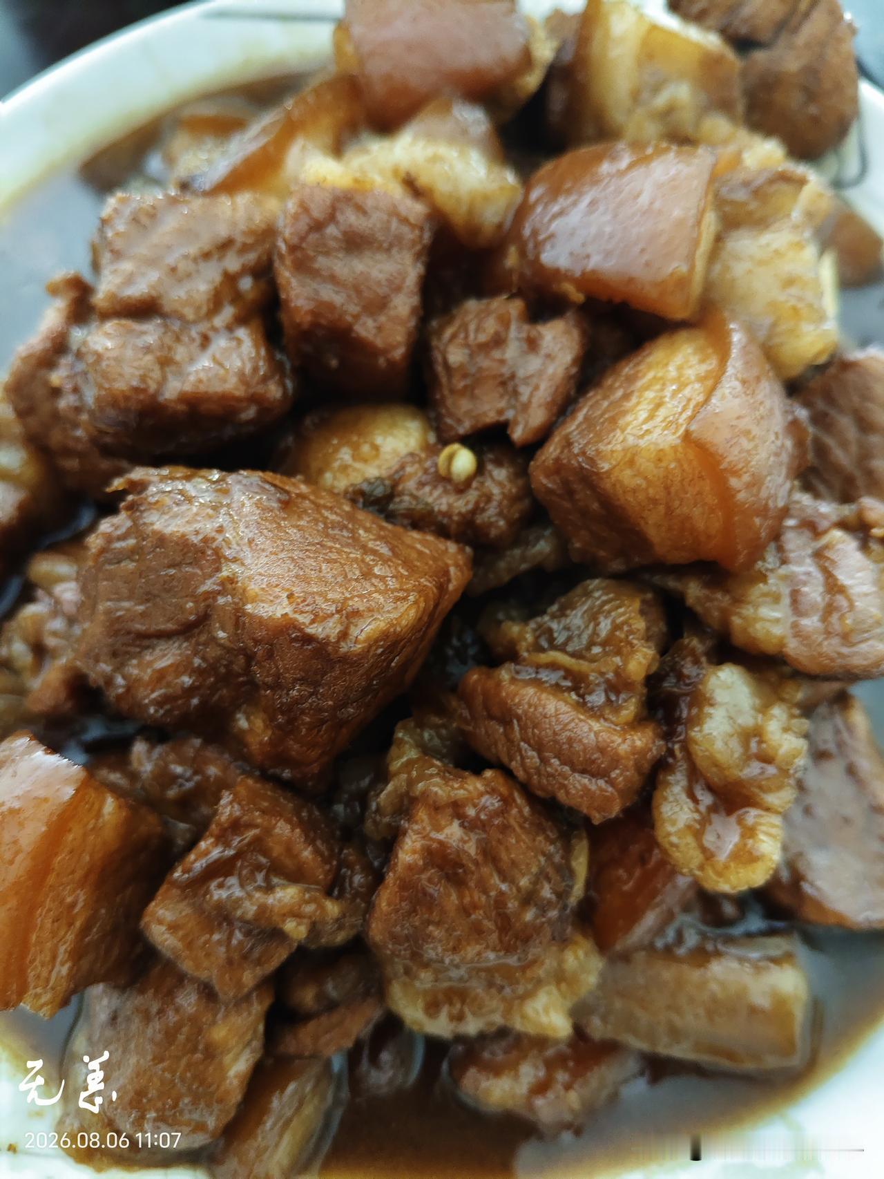 今日午餐记录：
昨天问队友想吃啥，队友不假思索脱口而出  红烧肉。
好嘞，安排。