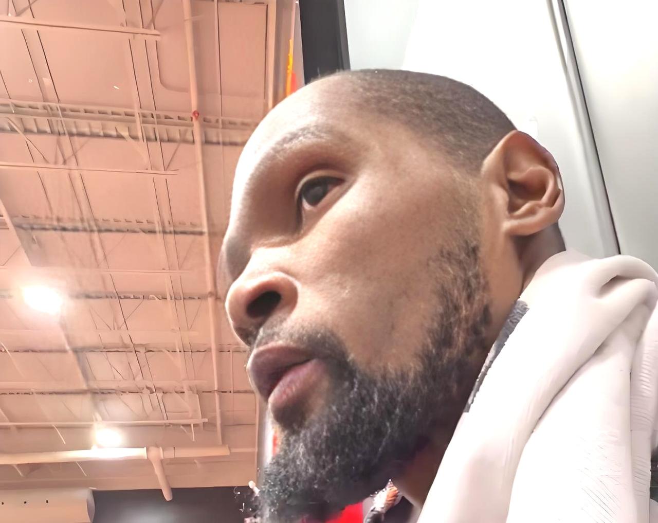 心虚了，杜小帅谈小号风波，我不想卷入那些无聊的流言蜚语。

前两天，杜兰特遭到了