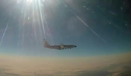 俄罗斯行有余力
俄罗斯国防部17日通报，携带俄制高超音速“匕首”导弹的米格-31