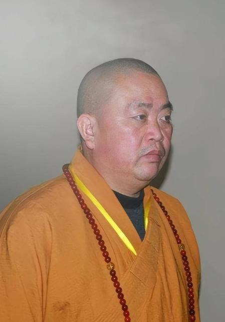 释永信被抓只是个开始，
还不知道他会被判几年！


释永信被批捕，
这只是第一步