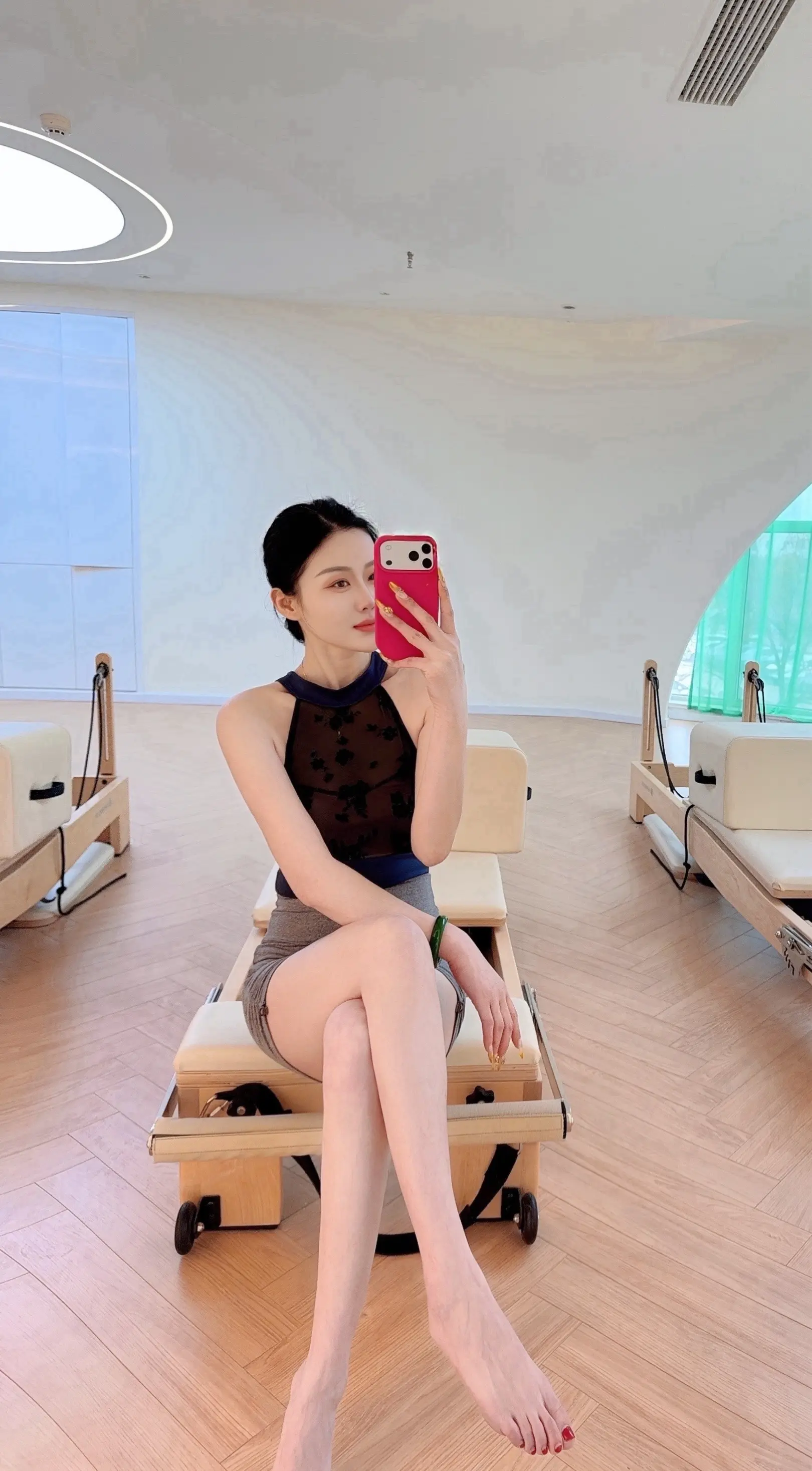 练习瑜伽不是一夜之间的蜕变，是无数时间的磨炼耐心与坚持，外表光鲜亮丽背...