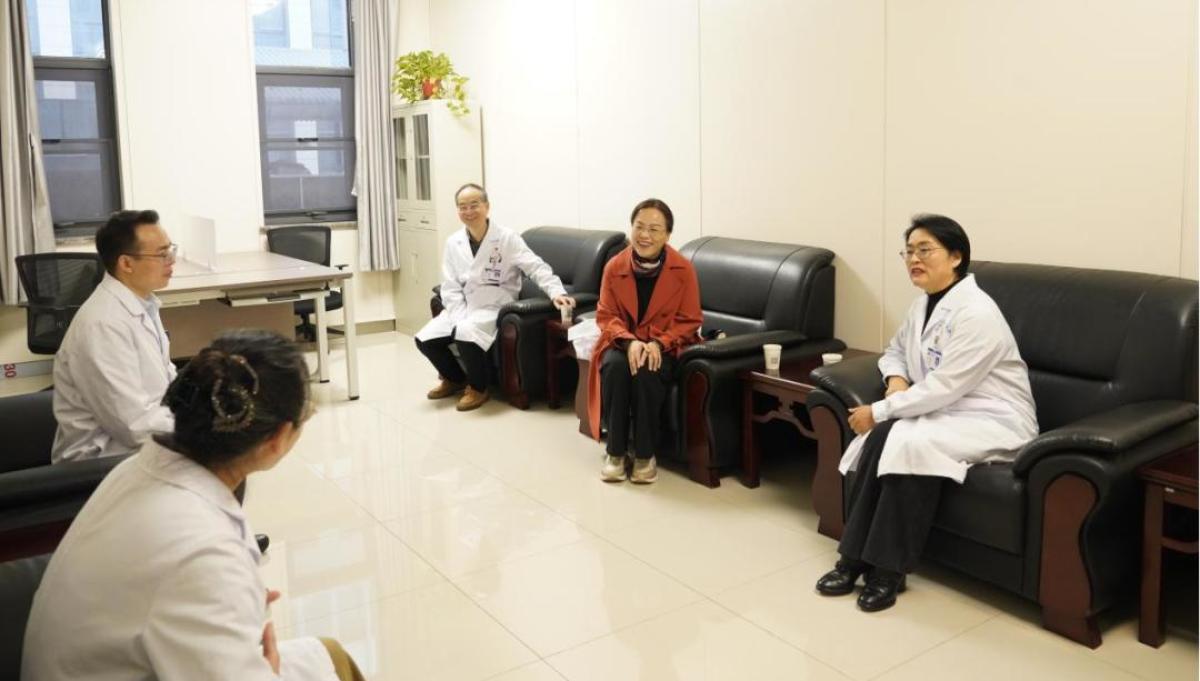 深化精准诊疗，助力学科高质量发展！中原名医曲金荣教授莅临信阳市中心医院指导