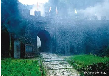 【仙霞关】千年古道的沧桑，古时战场的肃杀之气，都藏在林木中，篁竹蔽天之下。海上丝
