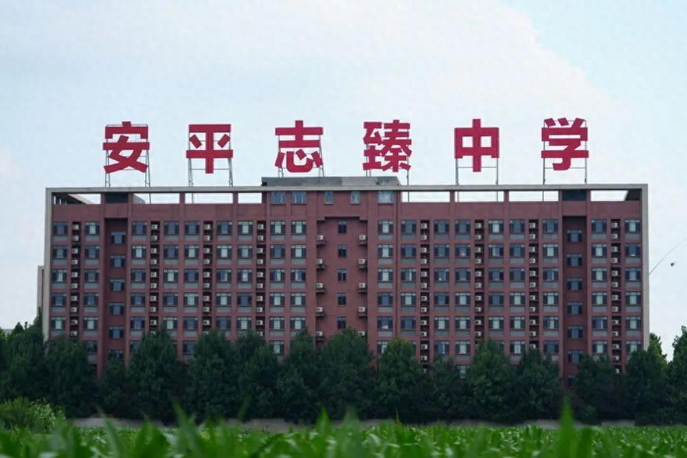 公职人员被举报侵吞8亿资产 官方调查，宣布成立联合调查组，并表示，对调查发现的违