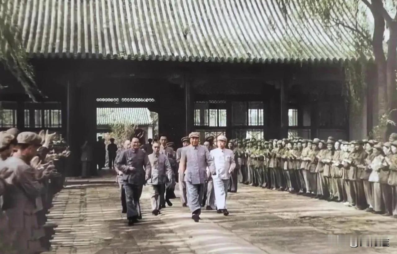 1949年，毛主席率众入驻中南海，一股强大的气势，扑面而来。


时间往前推几个