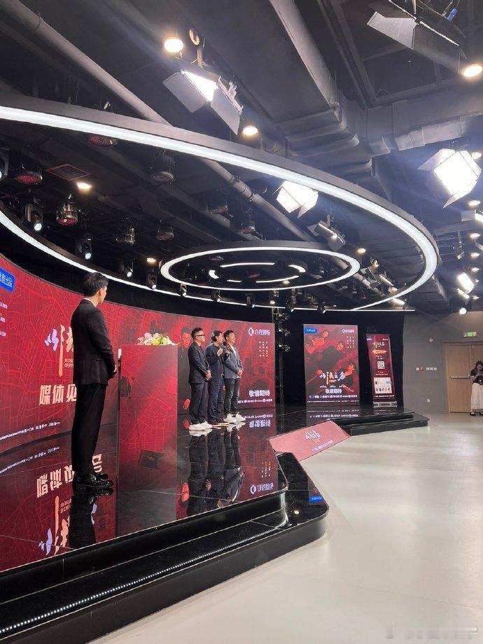堪称口碑制造机！人民日报社见面会让其光芒四射，题材深度吸睛，主创诚意满满，演技张