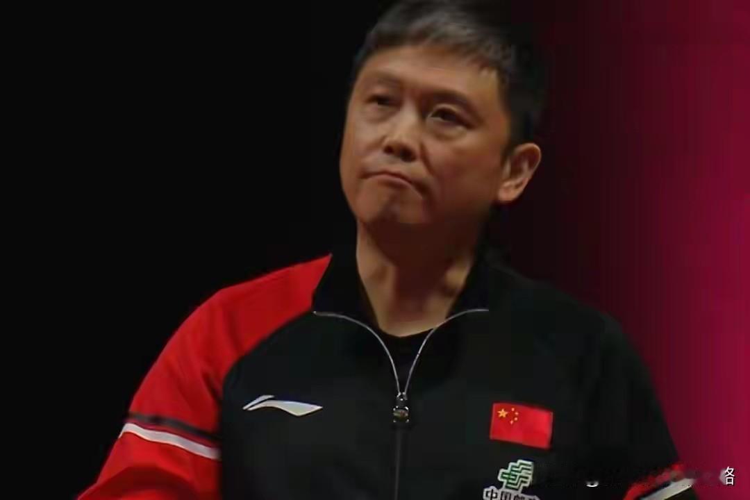 志强教练太辛苦，一个人指挥全场。
常规赛主教练都撤了，留下志强带队，刚刚指挥完林