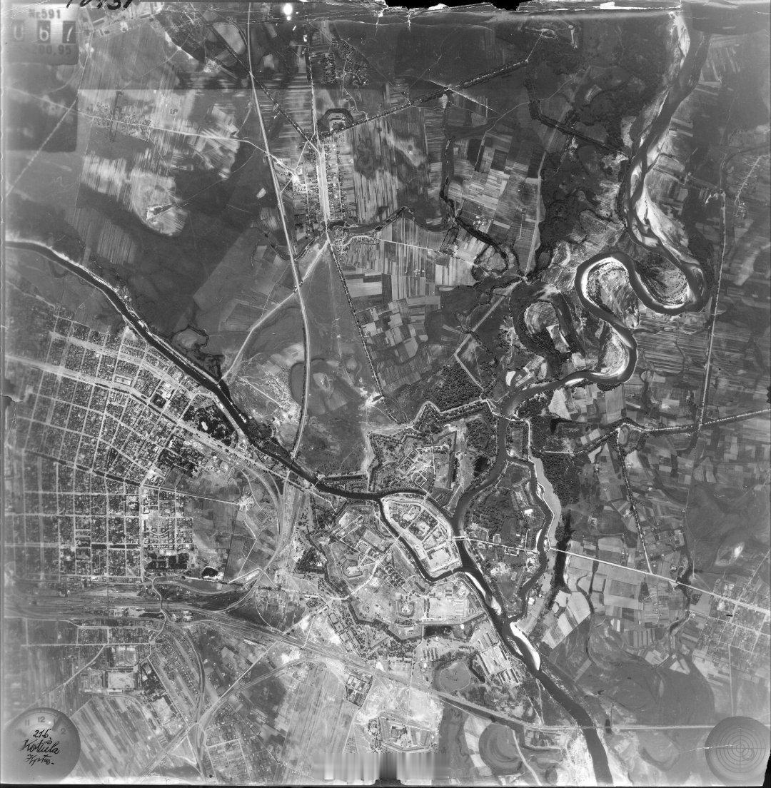 1941年6月德国进攻苏联之前拍摄的布列斯特要塞航拍照片，中间偏下区域即为要塞 