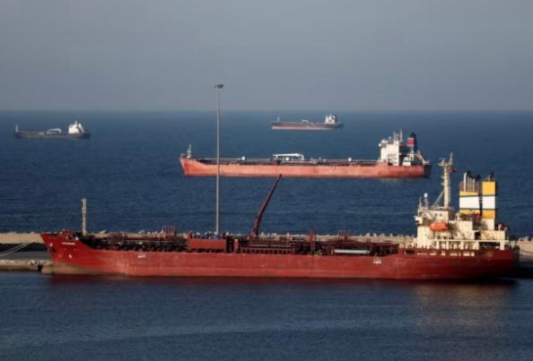 伊朗开始在霍尔木兹海峡布雷？难怪美军宣布海上风险过大，拒绝为油轮保驾护航，若是伊