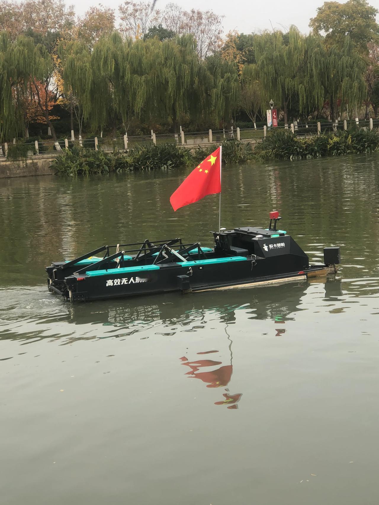 串场河边散步，看刭了这个场景，大家猜是什么现代化的船？