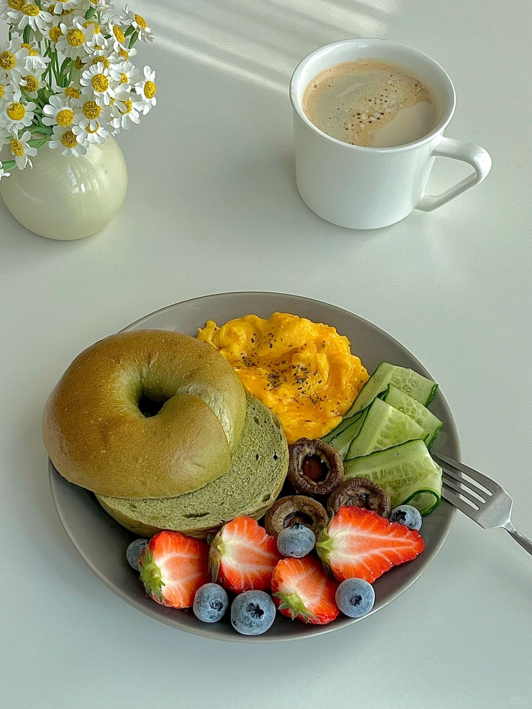 ☀️工作日早餐｜抹茶贝果🥯烤口蘑牛奶滑蛋😋