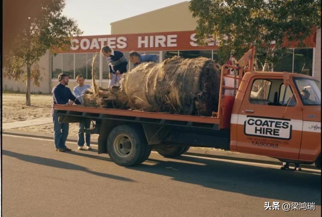 1979年7月11日，重达77吨的美国第一个空间站天空实验室 (Skylab) 