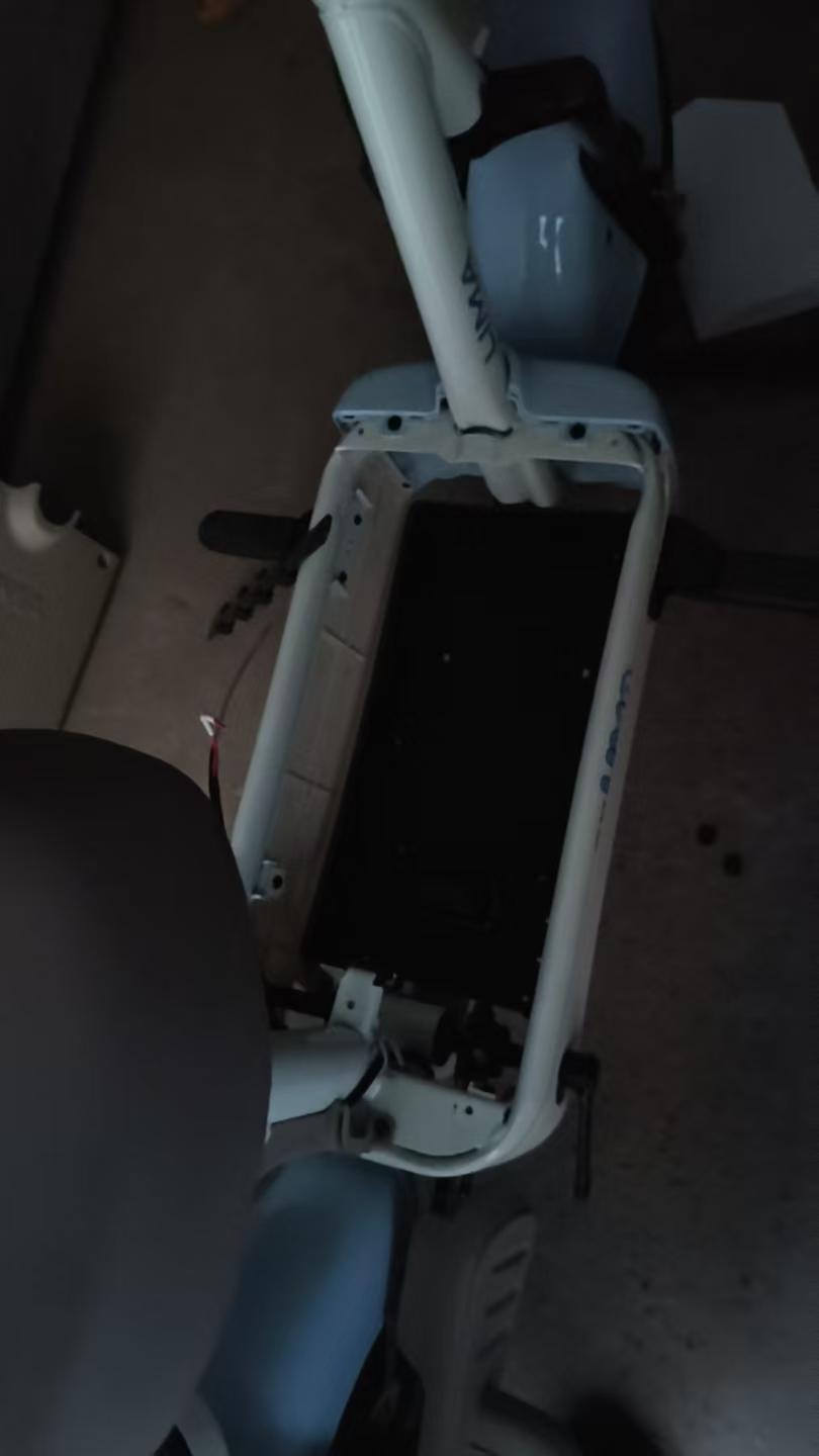 每年春节前后是小偷最活跃的时候，今天早上起来我家楼下自行车棚里有4辆电动自行车的