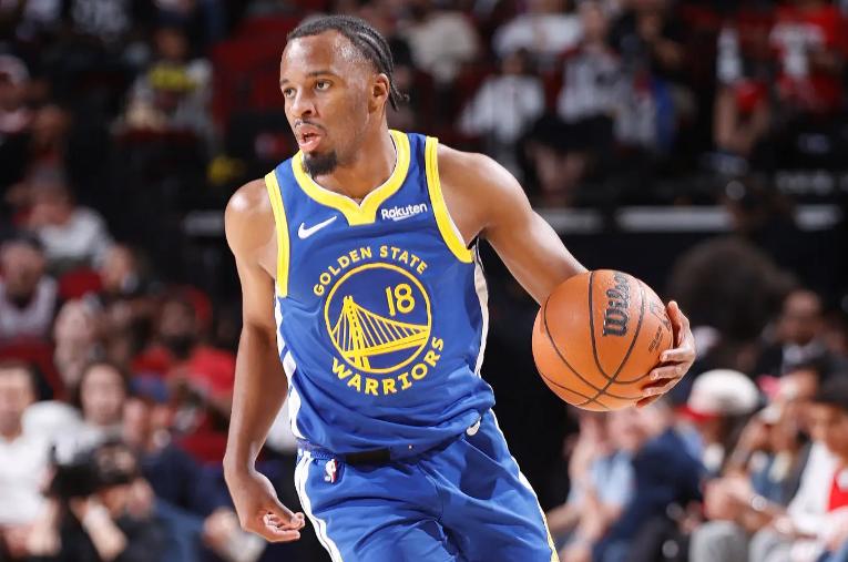 在对阵火箭比赛中命中了4记三分的勇士后场新秀LJ-克莱尔，其实与休斯顿有着密切的