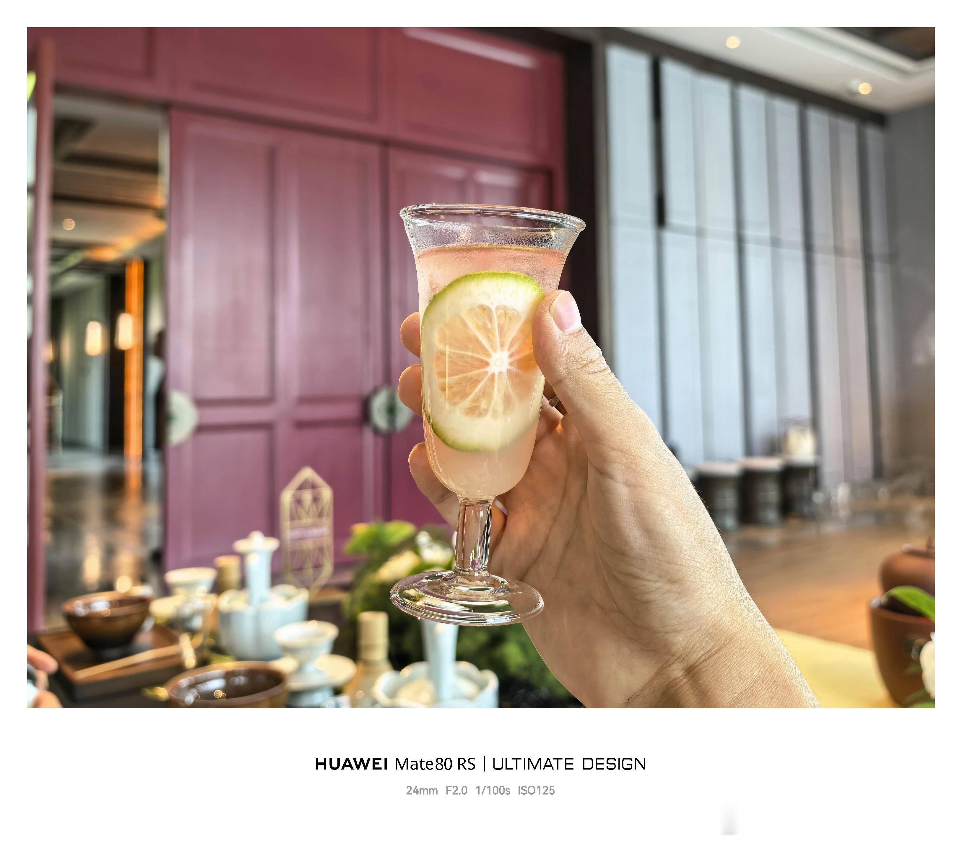 中午开到了都江堰的宋品酒店这个茶叶特调，长得好像鸡尾酒…🍸