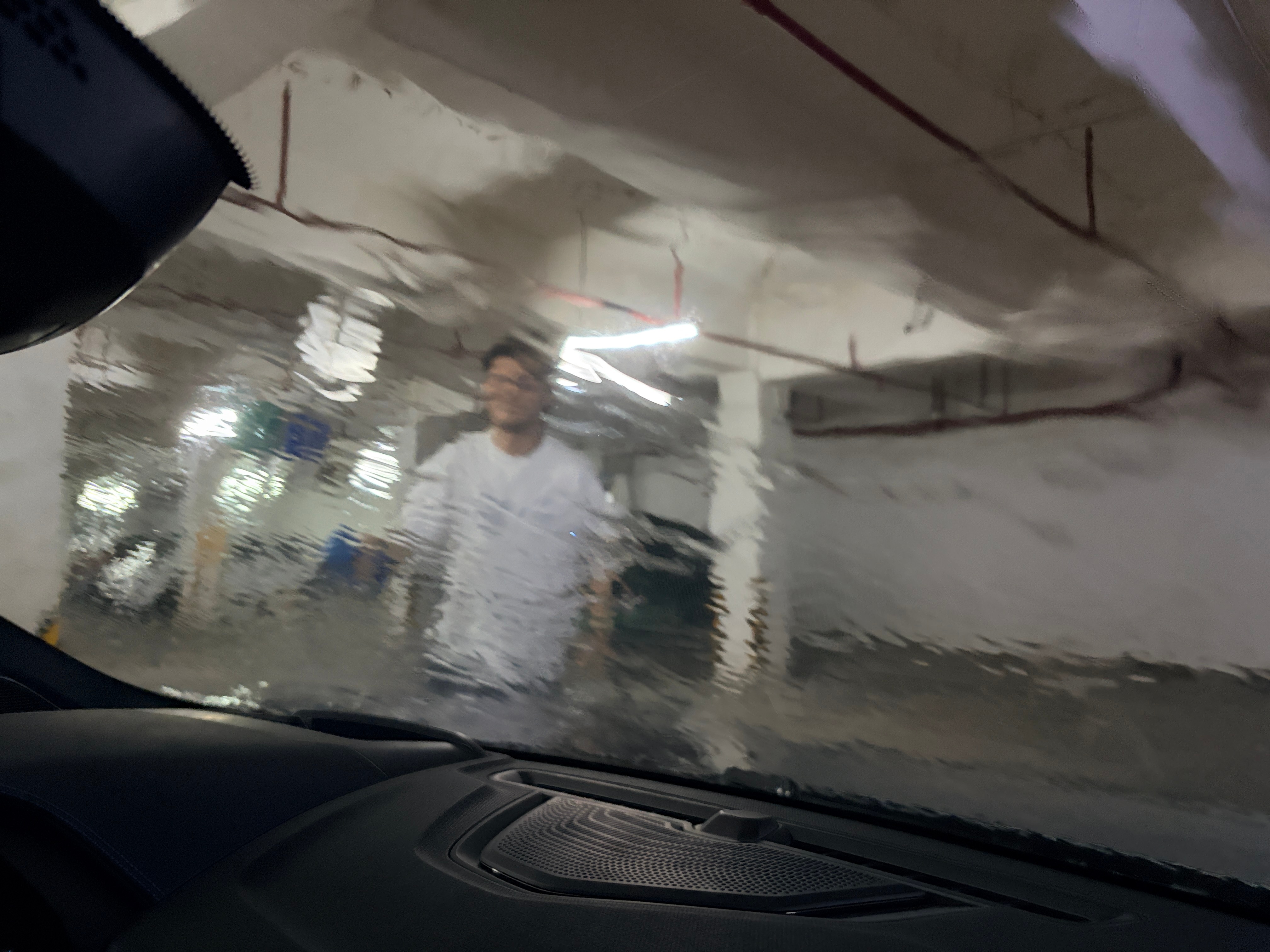 如果不洗车内的话，我就更喜欢自己洗车冲泡沫，就是一件不可多得的，非常解压的事情。