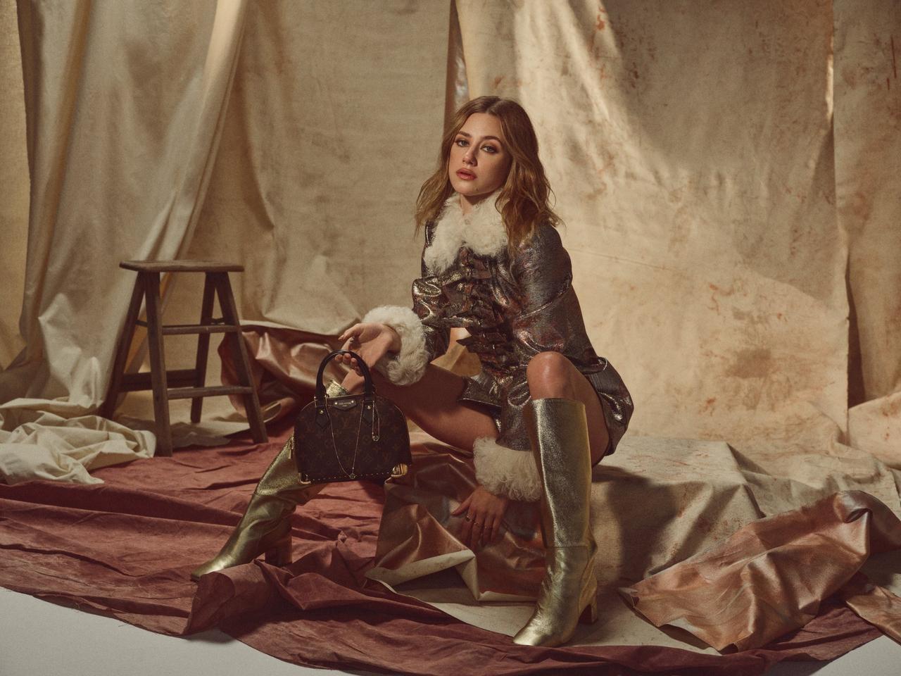 莉莉·莱茵哈特 (Lili Reinhart)，美国女演员，因在CW电视剧《河谷