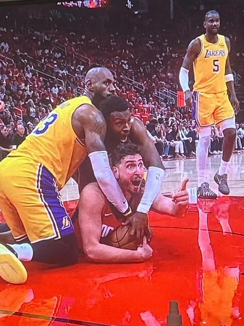 看完久久不能平静，情绪跟着比赛结束快力竭了，晚上还要为海港战斗，今天注定我要持续