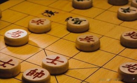 世界这盘大棋，棋盘上的黑白子都统称为“棋子”。中、美才是面对面的棋手。
阿三和熊