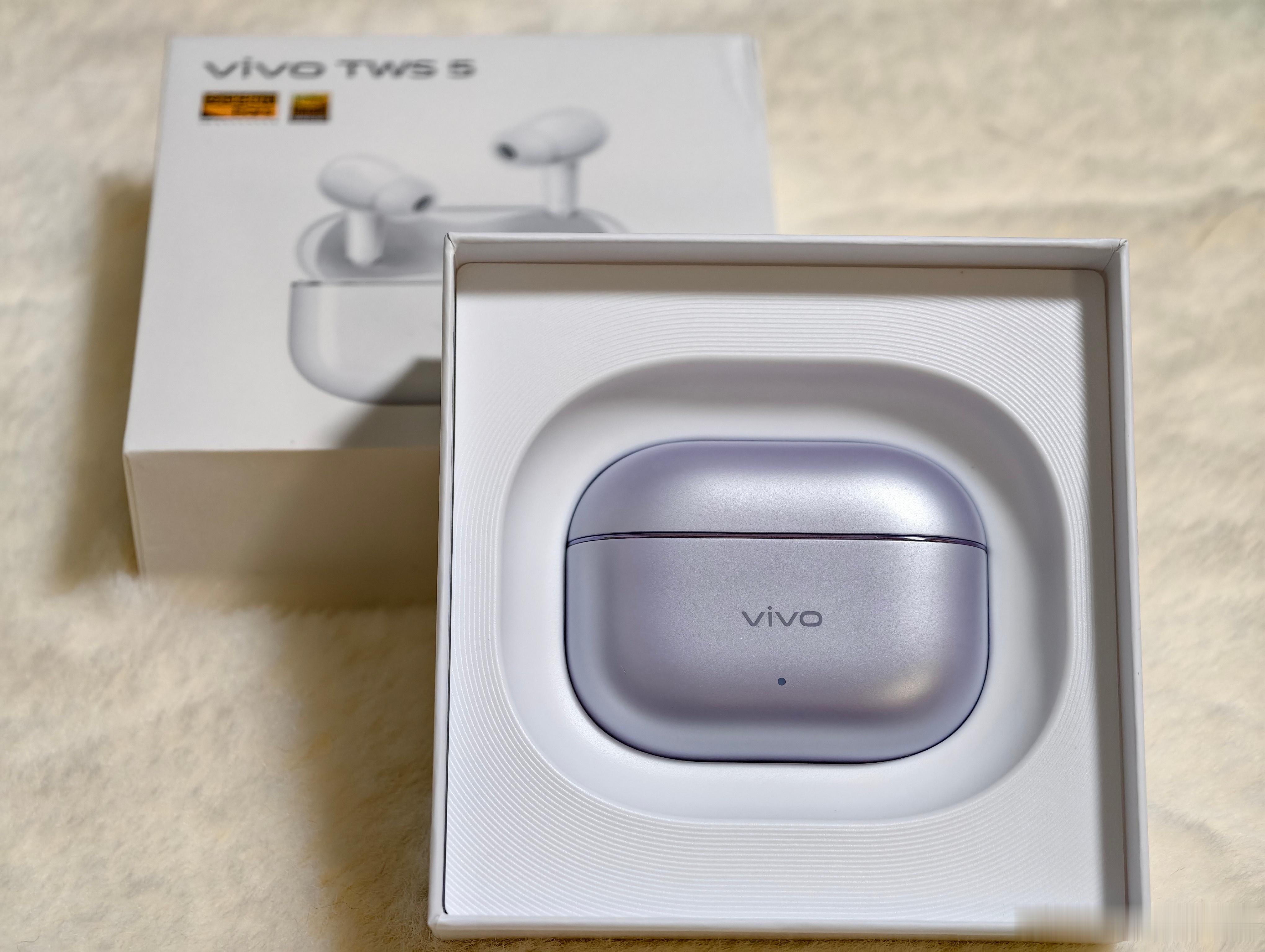 给我的手机配了个小可爱，vivo手机还是更适合vivo耳机啊！有60dB 深海降