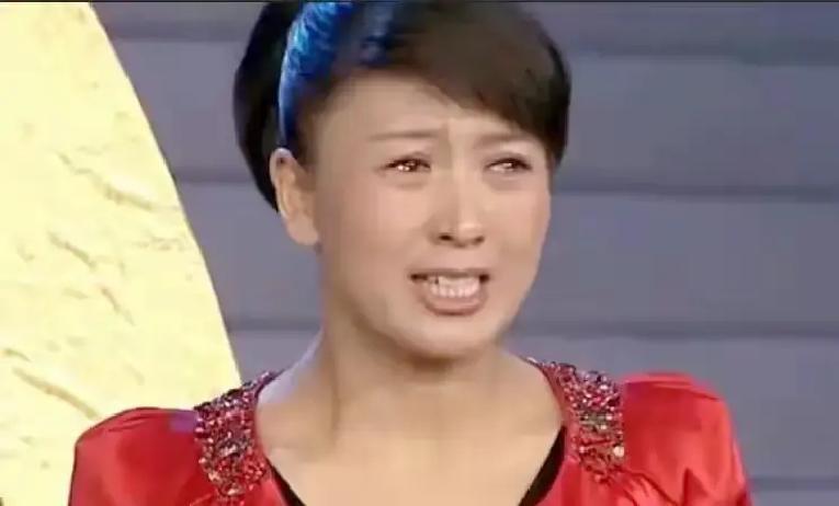 闫学晶儿子林傲霏在直播里说自己一年挣几十万却养不起家，闫学晶还在旁边帮腔说孩子真