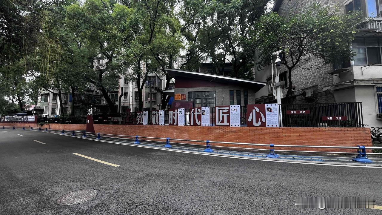 泸州高坝有一处工业打卡点，这里的故事值得喜欢怀旧的朋友去慢慢体会，时光荏苒，岁月
