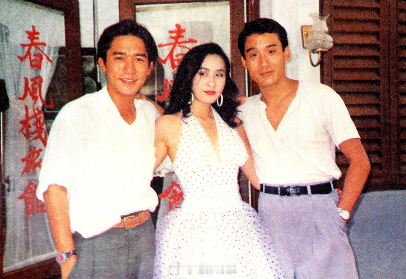 #電影傳說扫描# 1993年，电影《新难兄难弟》片场，陈可辛导演和主演#梁朝伟#