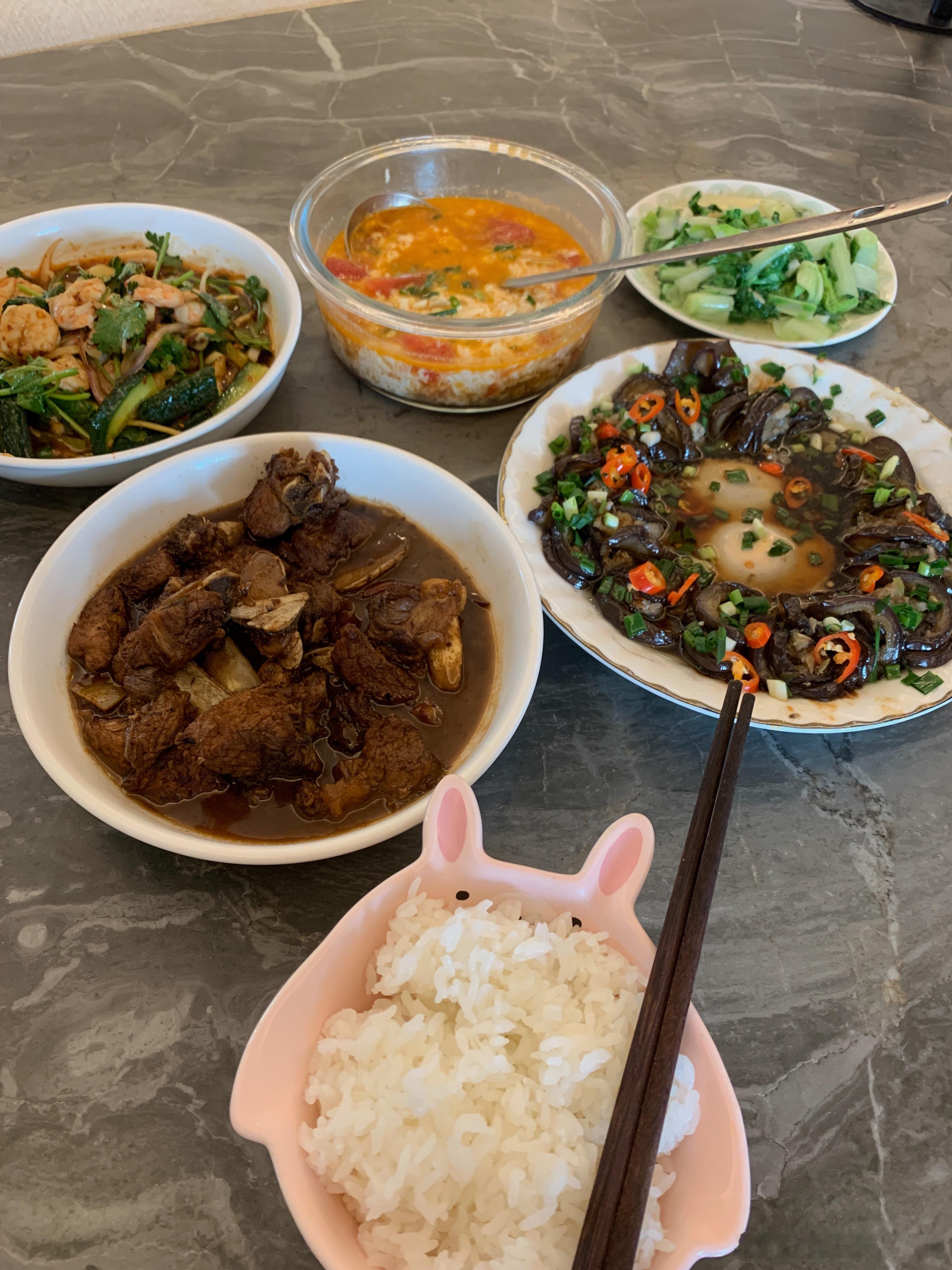 早呀 昨天回来睡的好爽 这是近期最饱的一觉!最近不爱吃饭 阿姨都变着法学会摆盘了