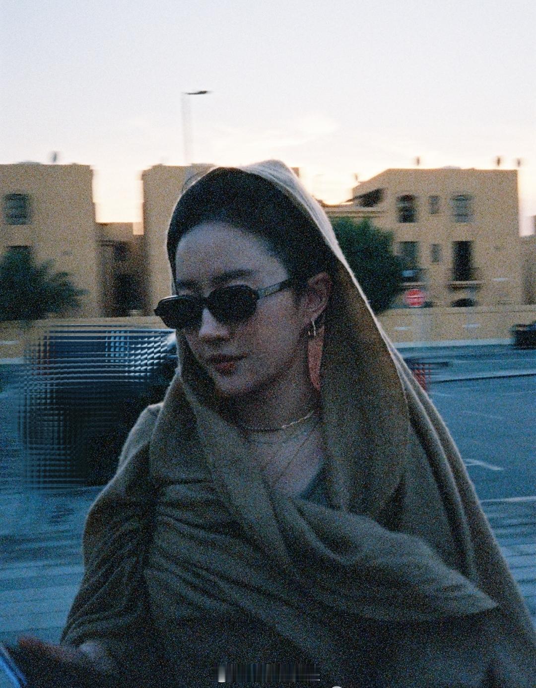 库存又更新啦刘亦菲更新阿布扎比库存刘亦菲头巾look