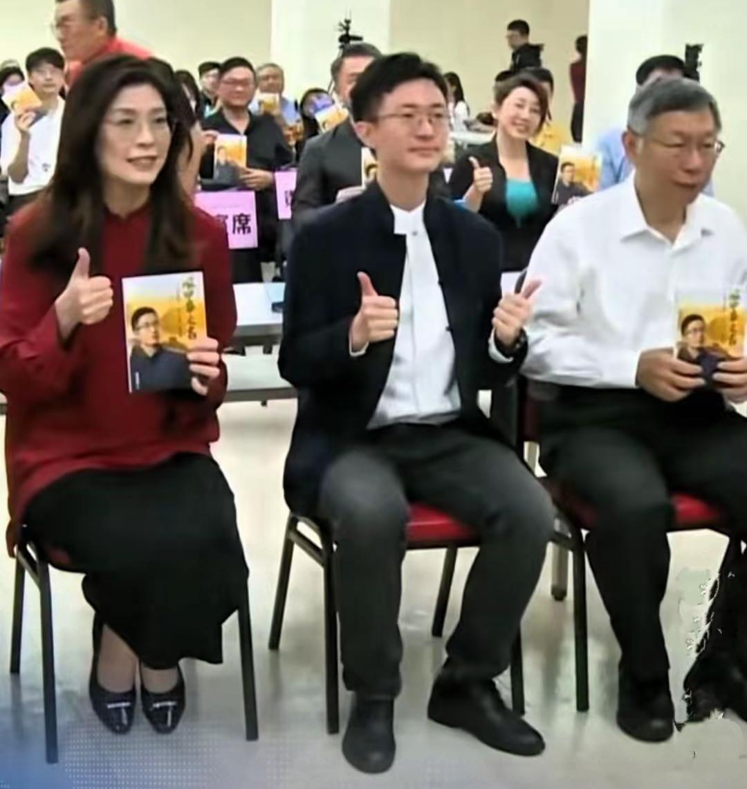 侯汉廷这个人人缘还是不错的，这次他举办的新书发表会，邀请到了柯文哲、郑丽文、洪秀