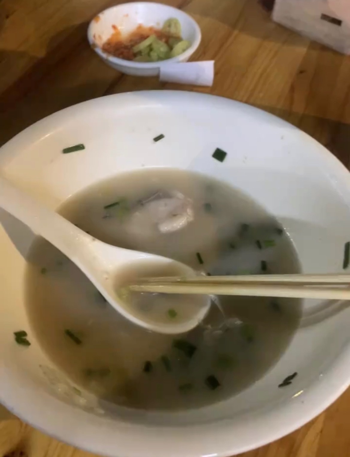 玉林生料煮粉玉林人的夜宵生料粉寻味玉林玉林人的夜宵生料煮粉，13块钱一碗！味道不