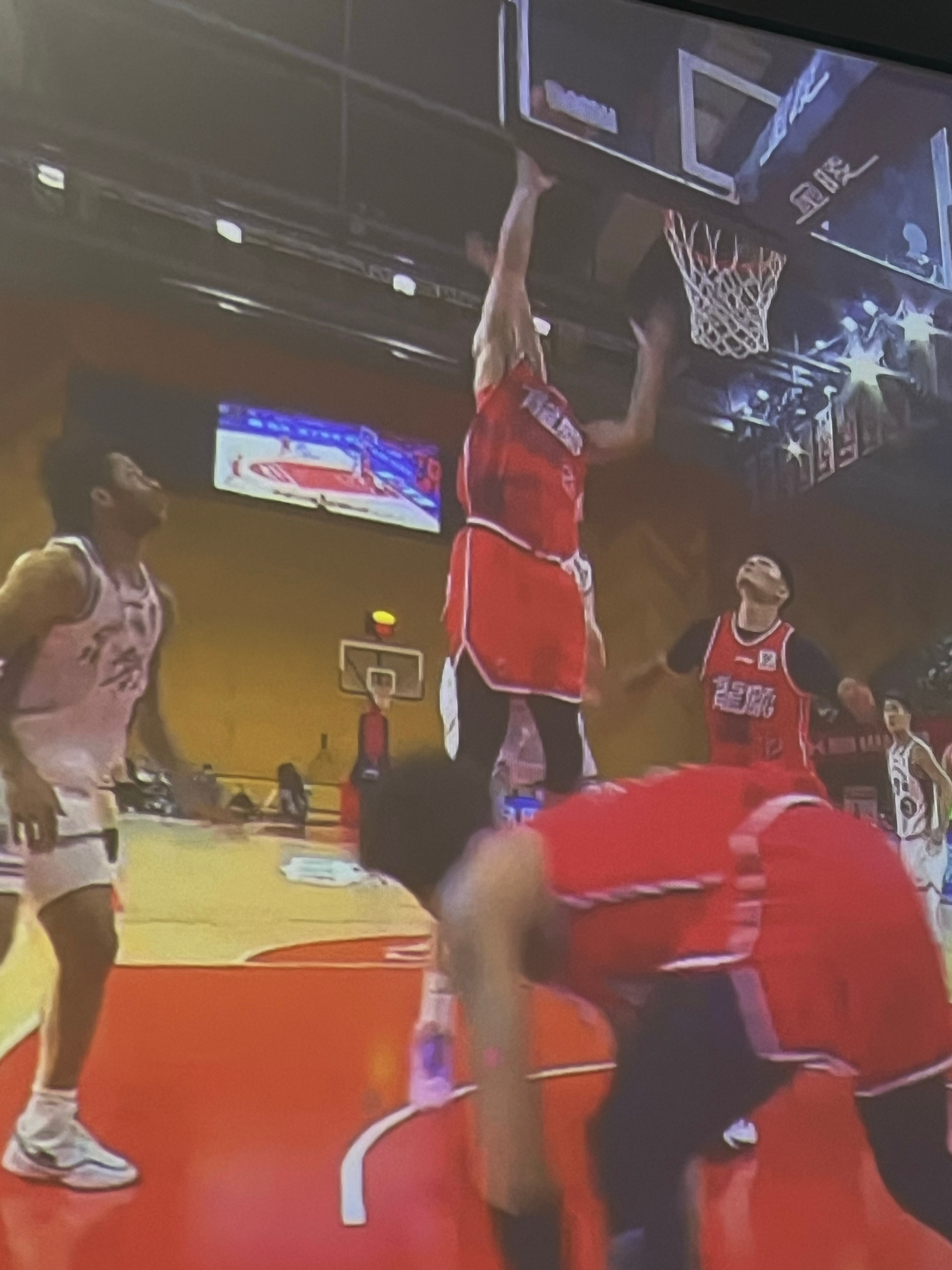 战旧主 需要这一口气啊 国豪龙狮男篮vs北控男篮陈国豪