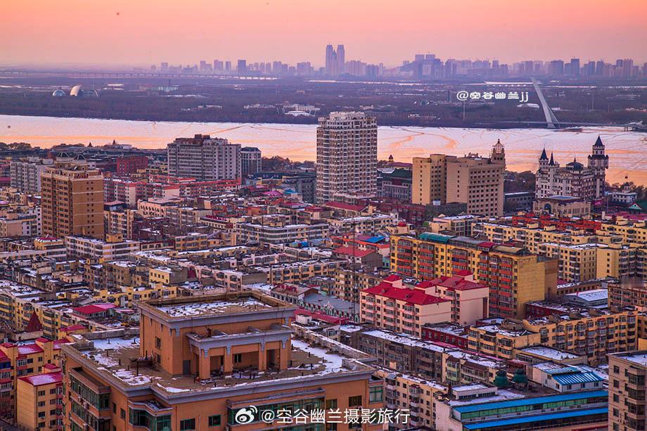 城市巡游记  📸【哈尔滨中央大街99号公馆】日落与夜景，美翻了！🌌我在哈尔滨