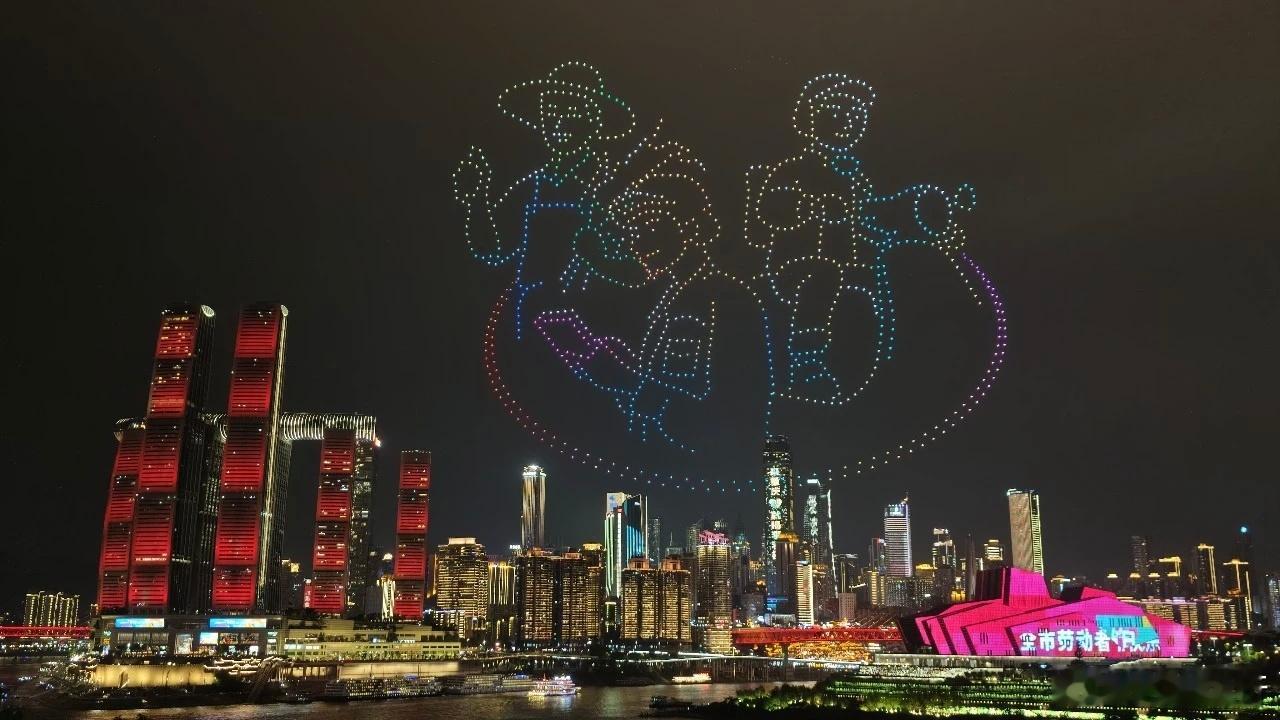 致敬劳动，百业长安中国长安汽车祝大家劳动节快乐新韵重庆长安同行科技长安智慧伙伴