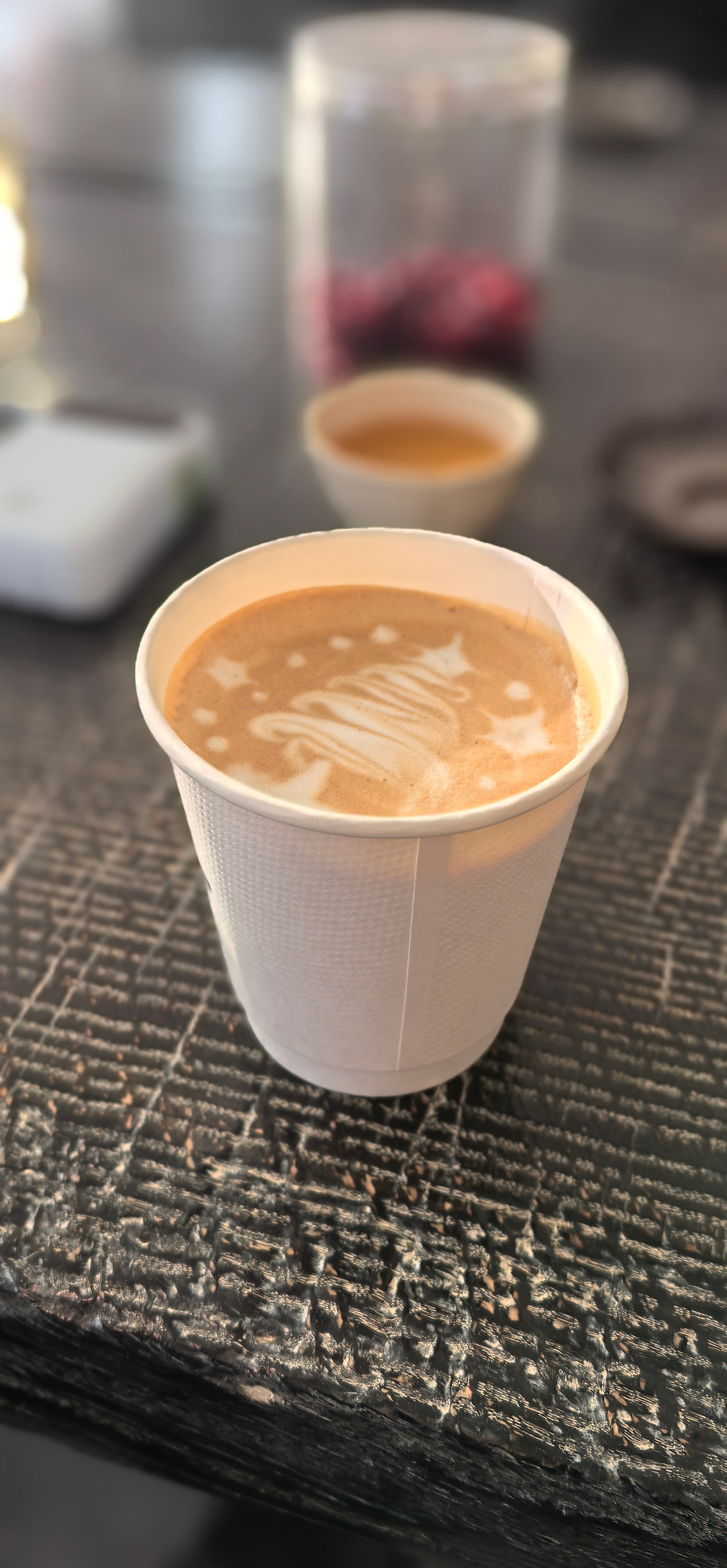 明日值班，咖啡自给自足。蔚来萤火虫我和汽车的日常 北京·LÁN cafe蓝咖啡