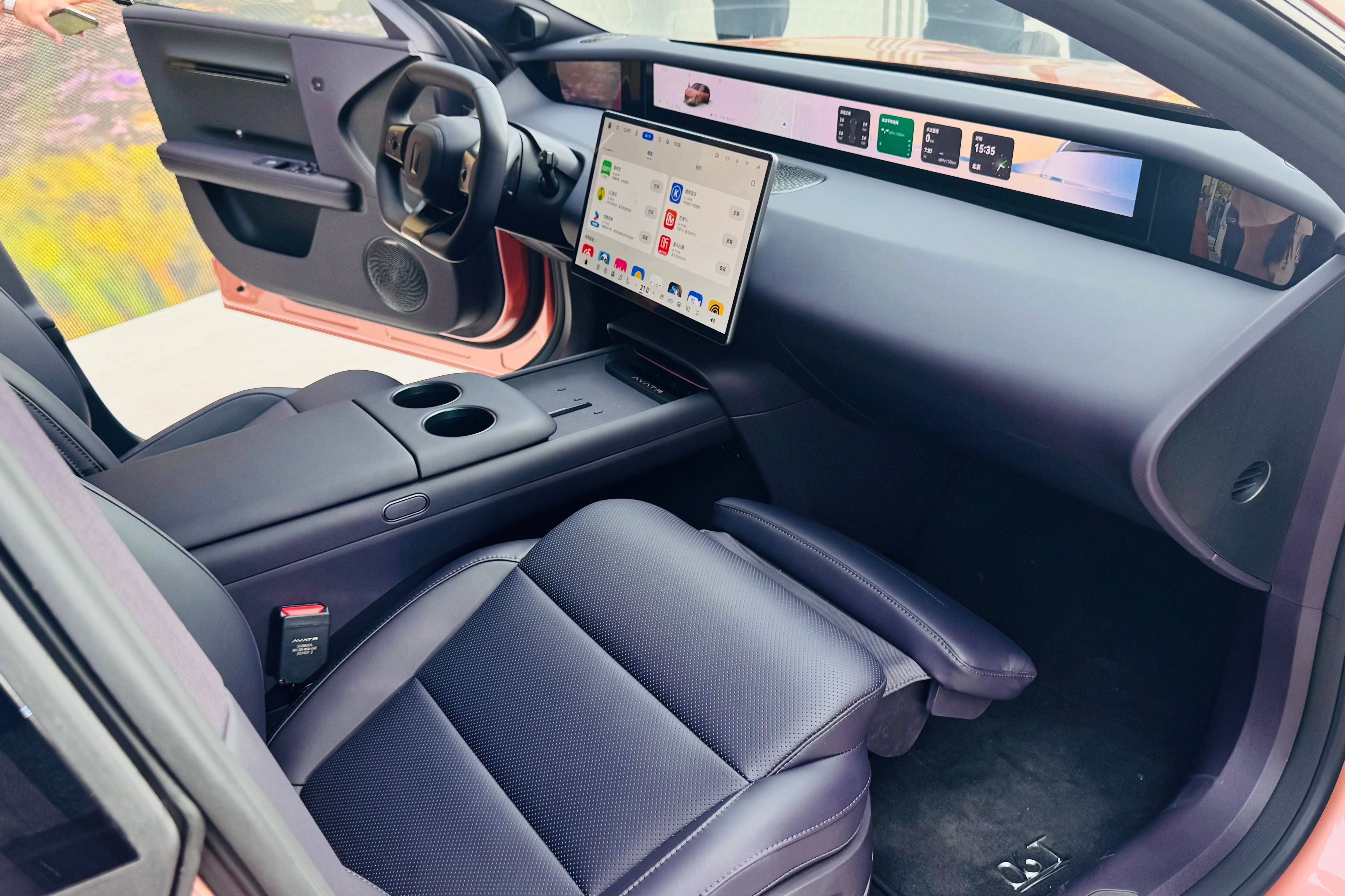 等了这么久！阿维塔06T价格终于出来了：21.99万元起售。如果在今天24点前下