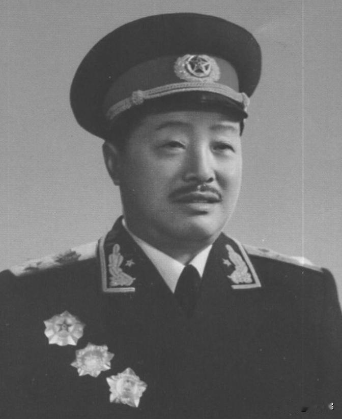 1927年盛夏，白色恐怖席卷全国。蒋介石、汪精卫相继背叛革命，大肆屠杀进步革命者
