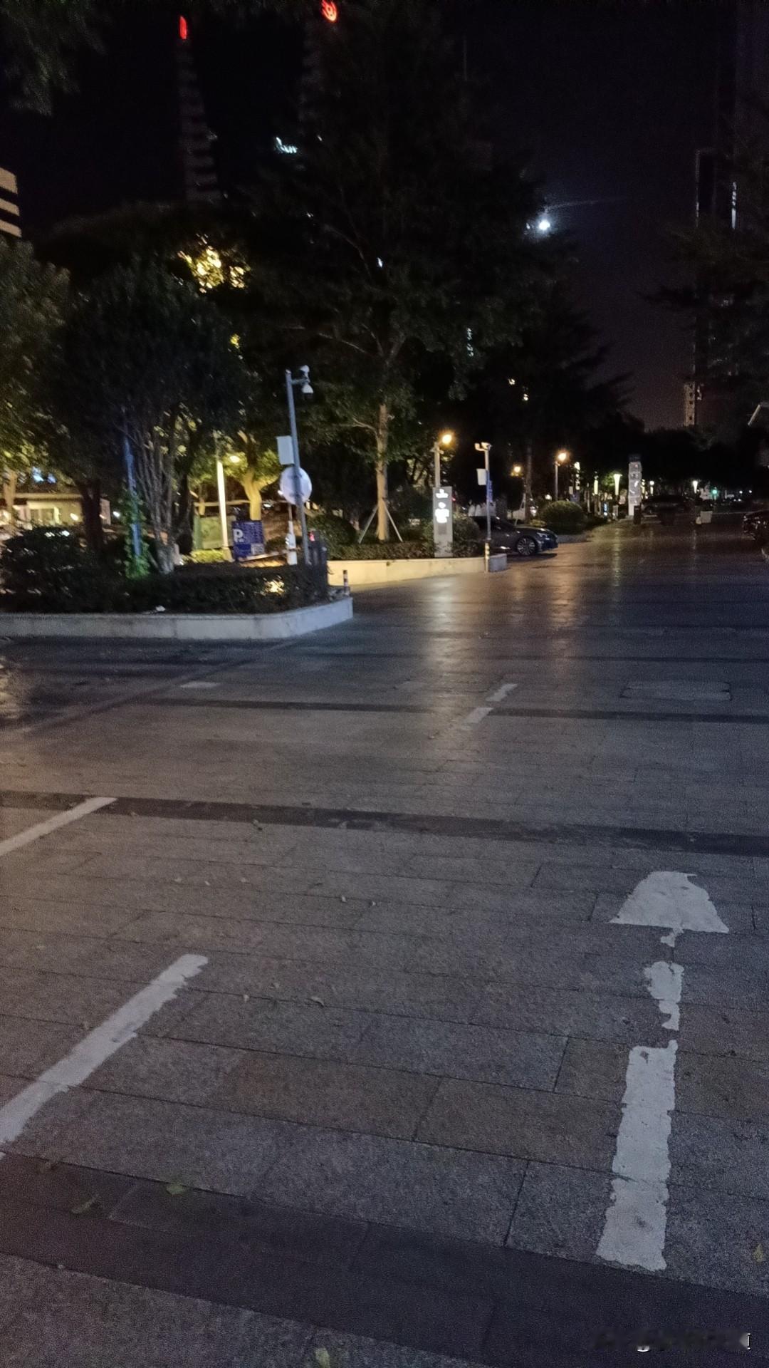 冬日生活打卡季福州冬天夜里1点左右，街上空无一人！