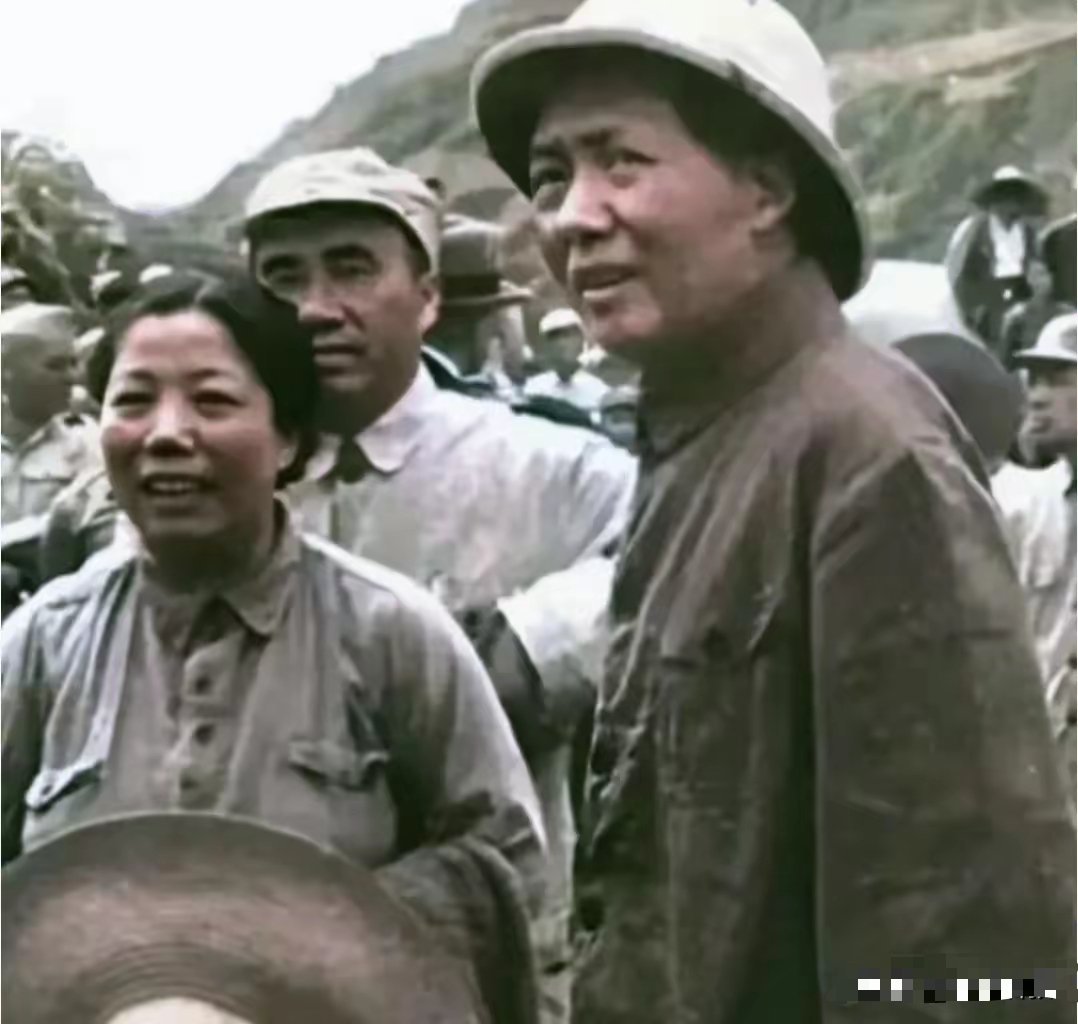 1945年抗战胜利，蒋介石三次电邀毛主席赴重庆谈判，他料定毛主席不敢去重庆。可毛