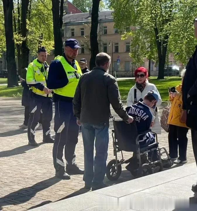 昨天，拉脱维亚警方严厉打击庆祝“胜利日”的活动，共逮捕了17人。 ​​​
 （图