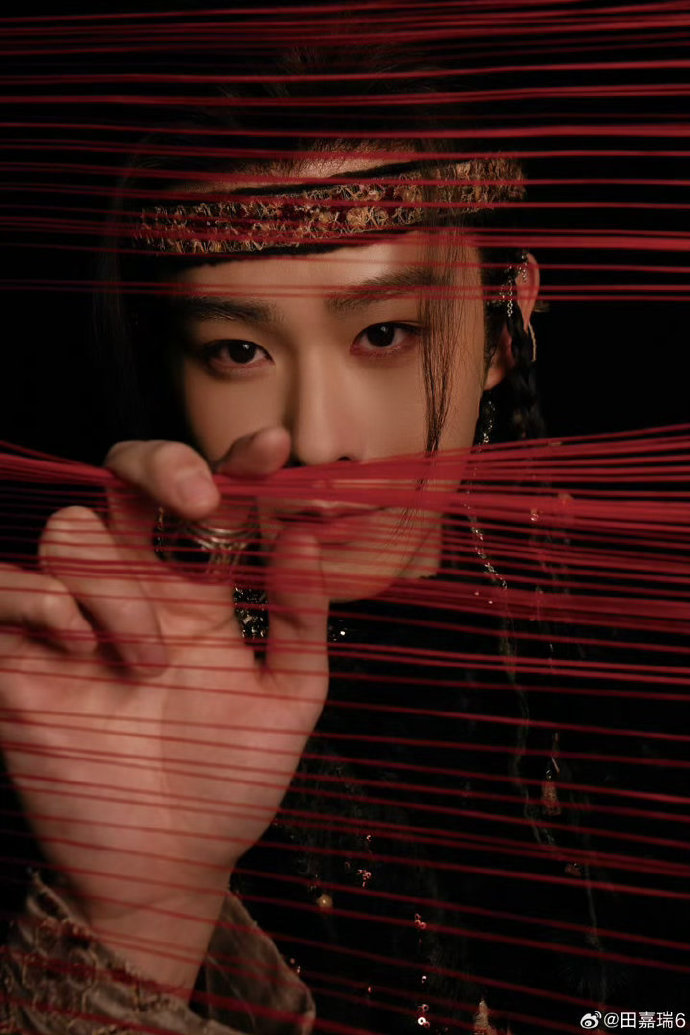 田嘉瑞寄灵替身文学田嘉瑞在你眼中我是谁 寄灵问出“在你眼中我是谁”的时候，其实心