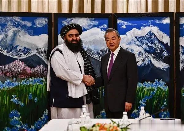 阿富汗外长来访，想要“修铁路”直达中国，网友称塔利班改变国运的机会来了。在阿富汗