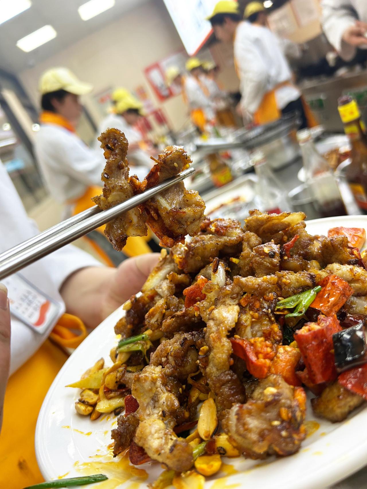 红烧佳肴香满堂，人间美味尽收藏。