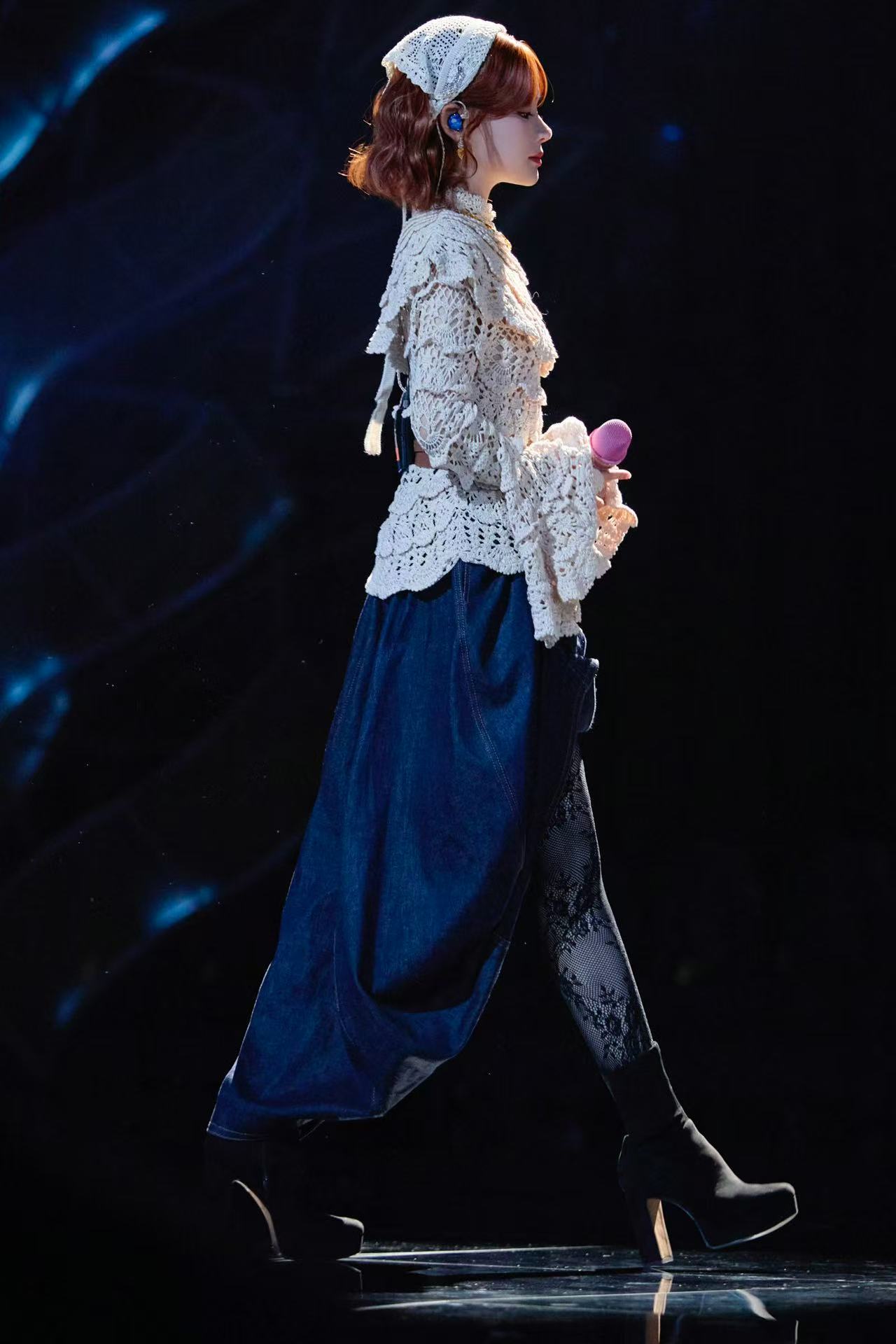 黄霄雲的吻痕申请出战 她怎么做到又甜美又霸气的？笑起来软萌得像个甜妹，跳起舞来又