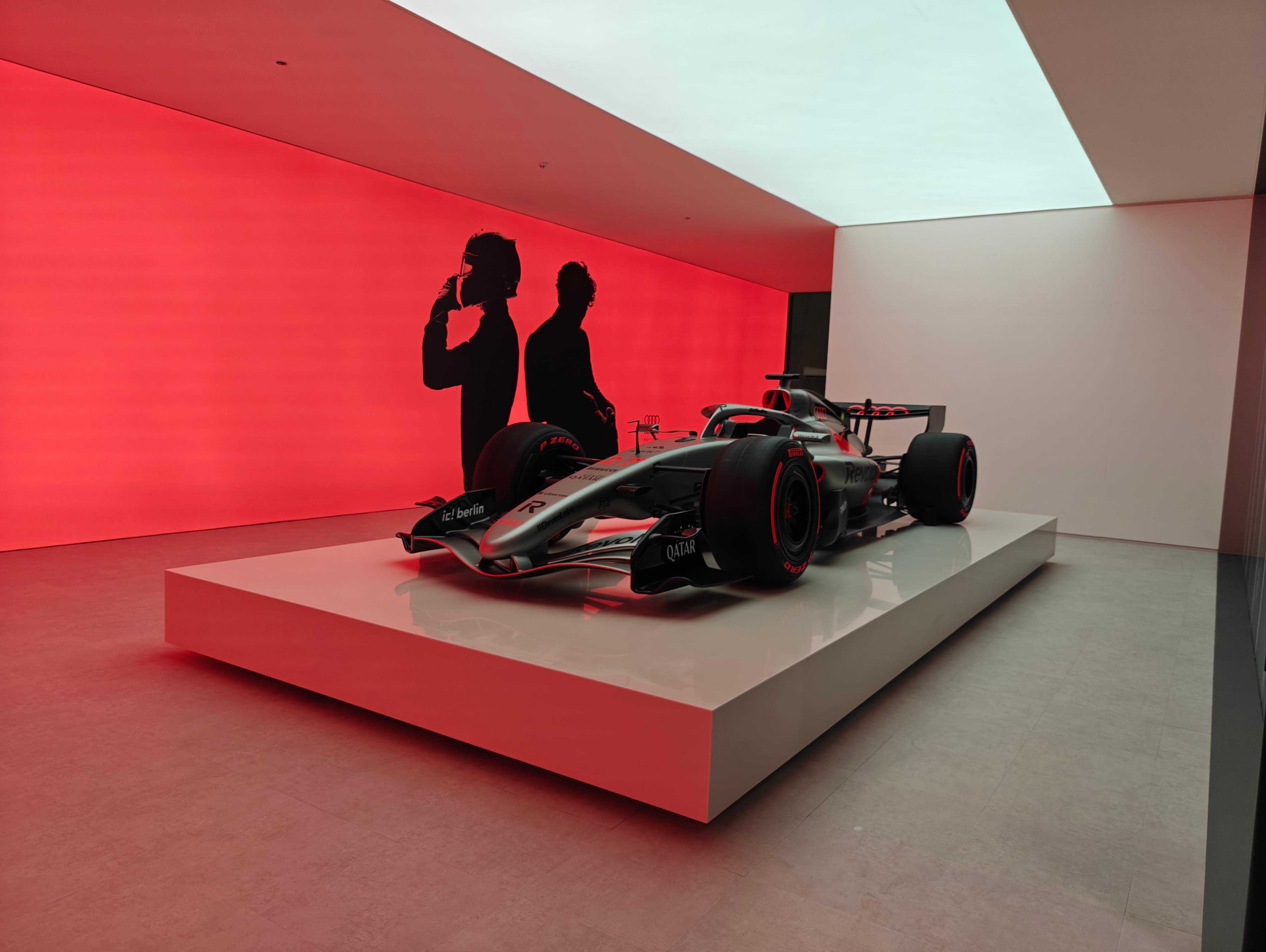 2026北京车展 2026北京车展 奥迪把他们的R26F1赛车搬到了展台上，奥迪